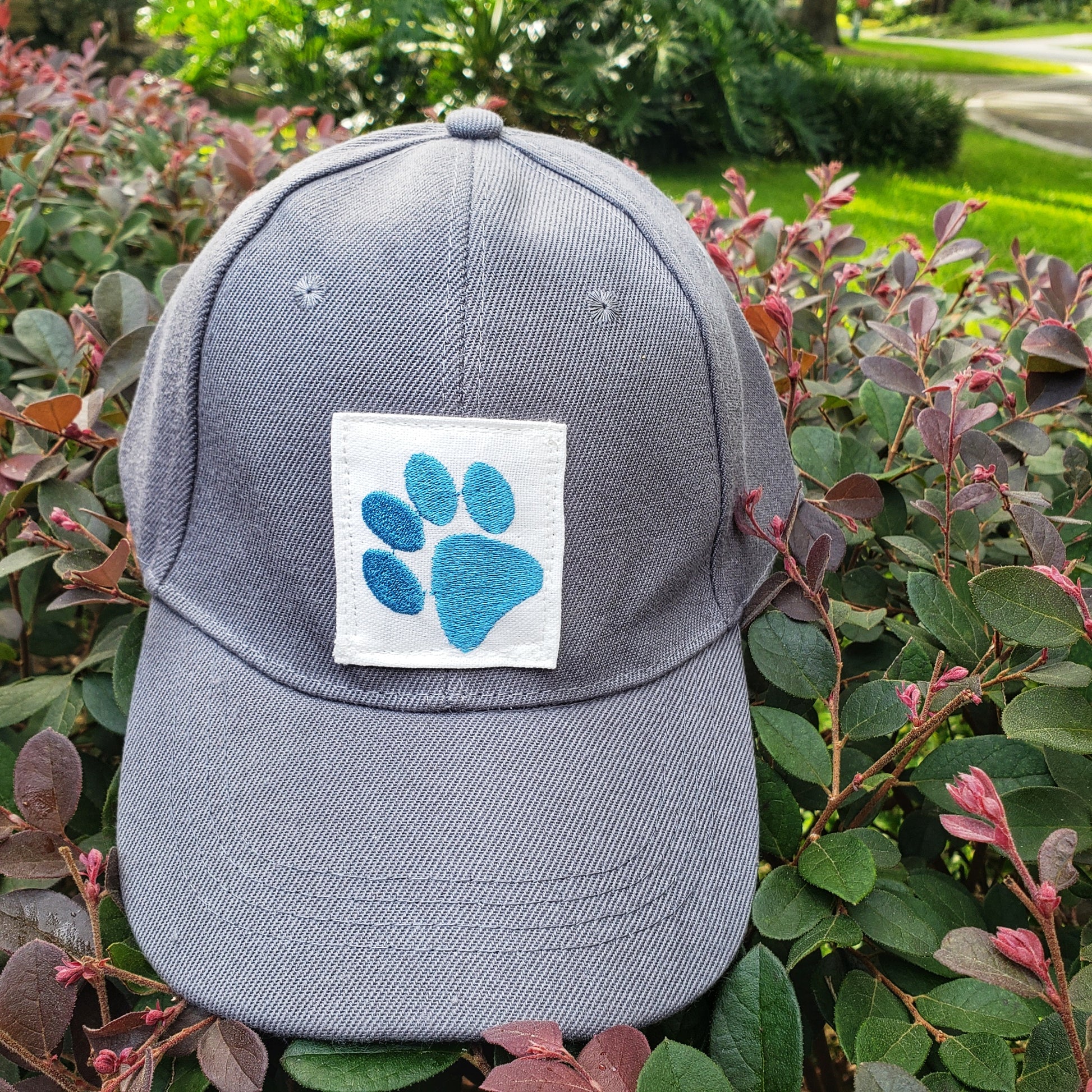 Cap embroidery dog paw