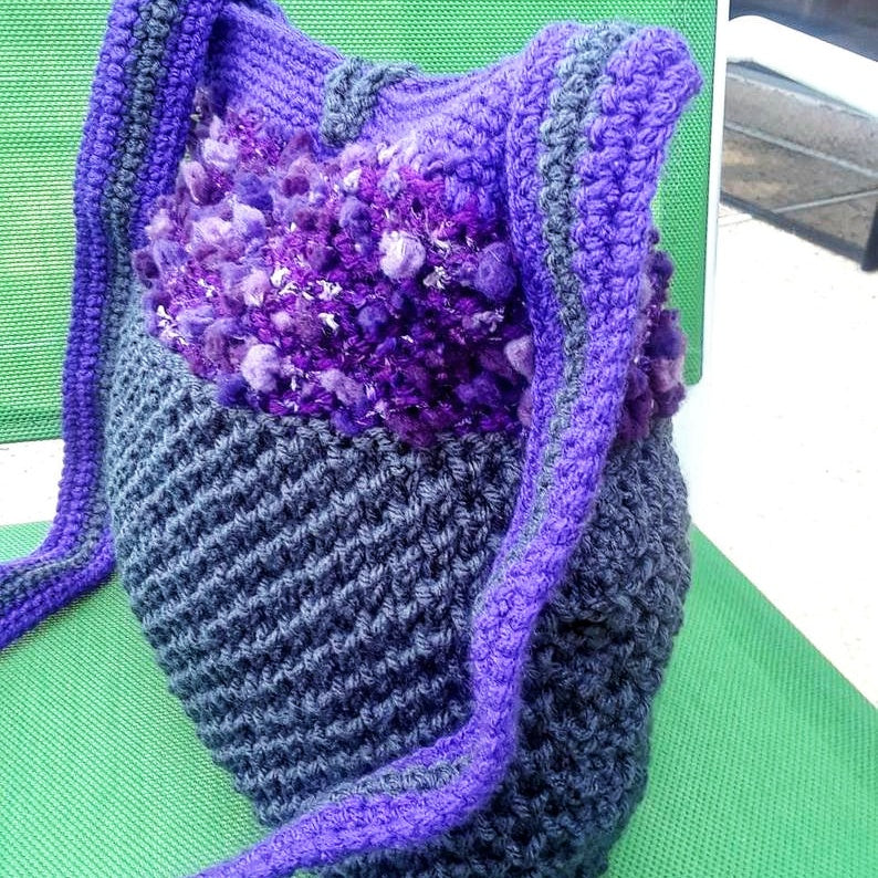 Knit grey purple mochila